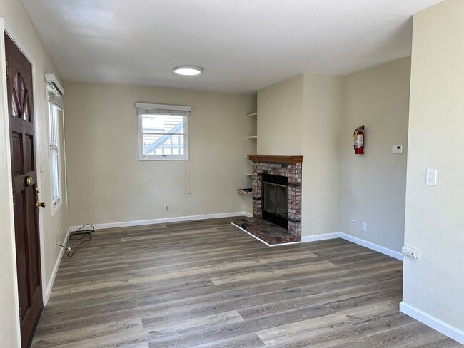 Building Photo - Lake Lorina Properties