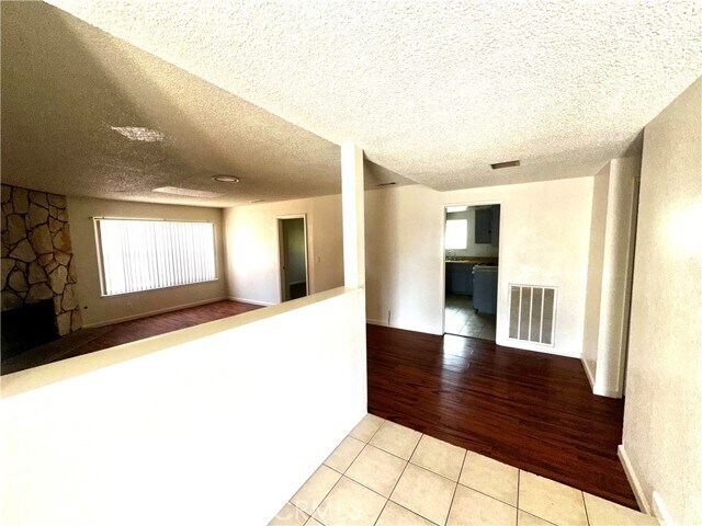 Foto del edificio - 13692 Oakmont Dr