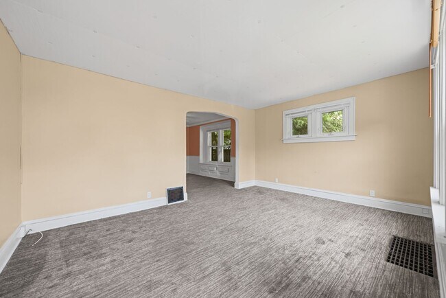 Foto del edificio - Bright living ? cozy dining flow for everyday comfort and easy entertaining.