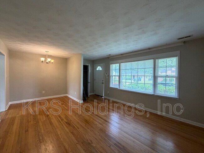 Building Photo - 105 Janet Dr