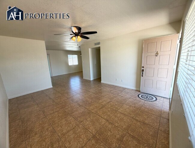Building Photo - Pool, back yard concrete slab, and RV gate