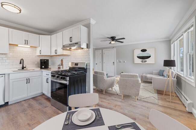 Foto del edificio - Updated 2 Bed in Lake Bluff | Parking Included | Pet Friendly | Top Schools