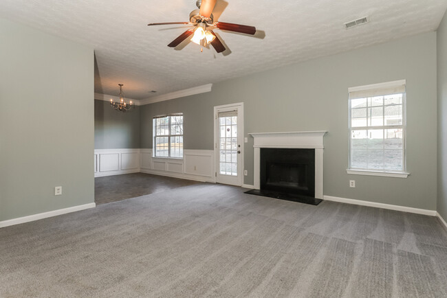 Foto del edificio - 4-Bedroom Home in Madison Pointe, Hampton GA