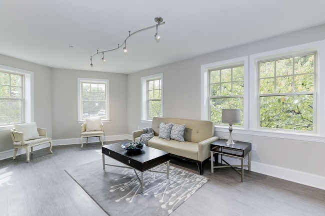 Interior Photo - Singer Flats
