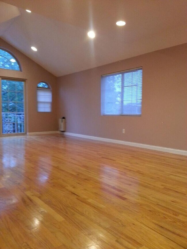 Building Photo - 7030 Sybilla St
