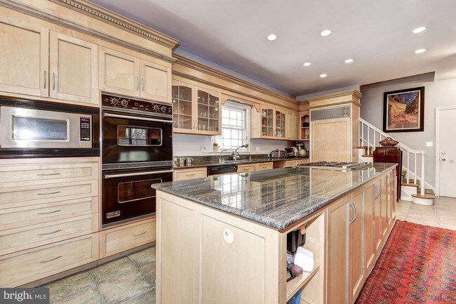 Building Photo - 8613 Chateau Dr