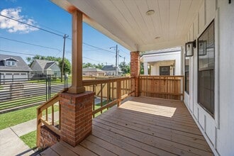 Building Photo - 2302 Sumpter St