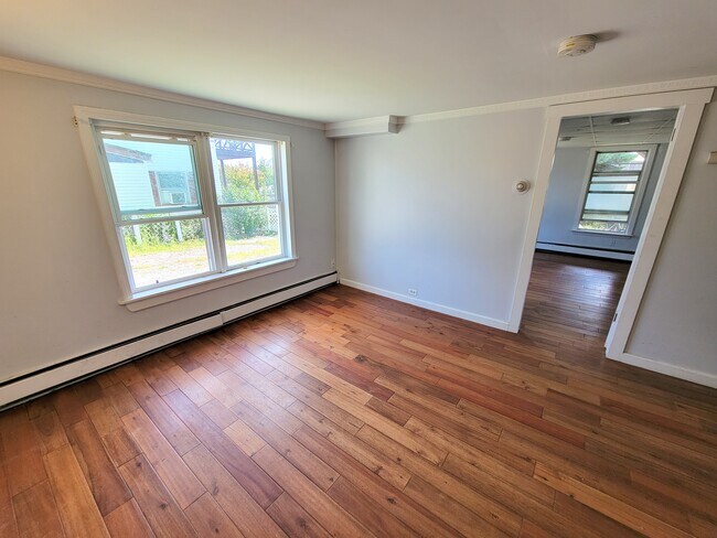 Building Photo - 929 Winthrop Ave