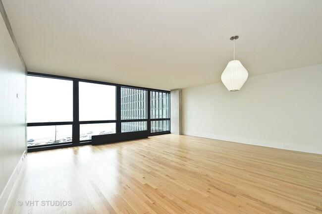 Foto del edificio - 910 N Lake Shore Dr