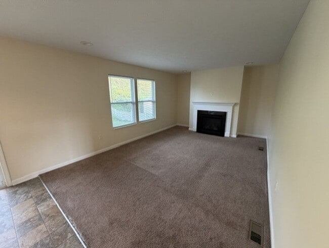 Building Photo - 422 Labrador Ln