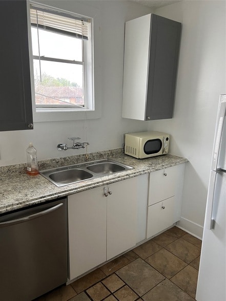 Photo - 5105 Crawford St Apartment