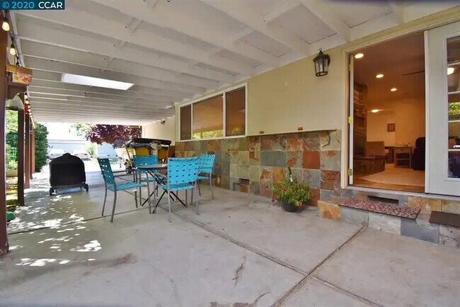 Foto del edificio - 2940 Cabrillo Dr