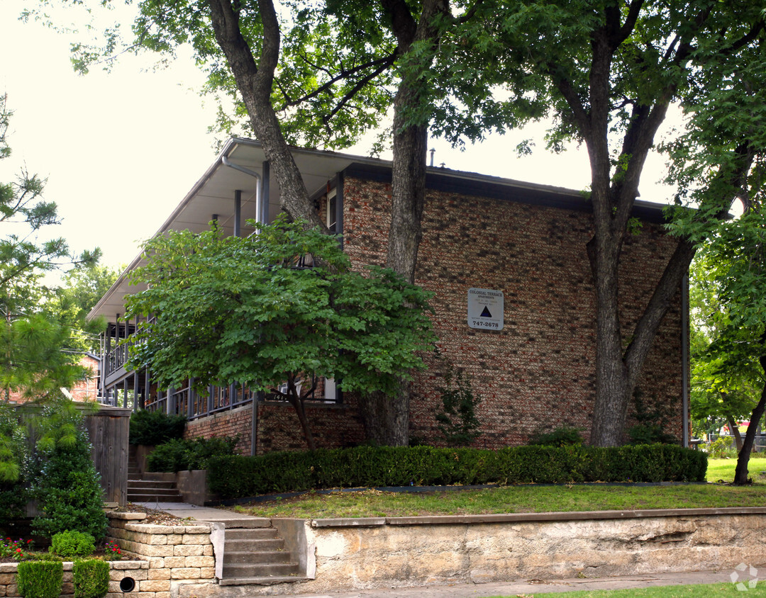 Primary Photo - Colonial Terrace Apartments