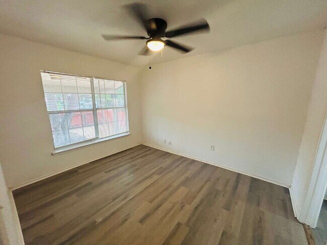 Building Photo - Newly Renovated Beautiful Home Close to So...