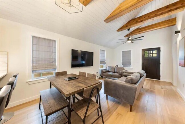 Foto del edificio - 2319 Santa Rita St