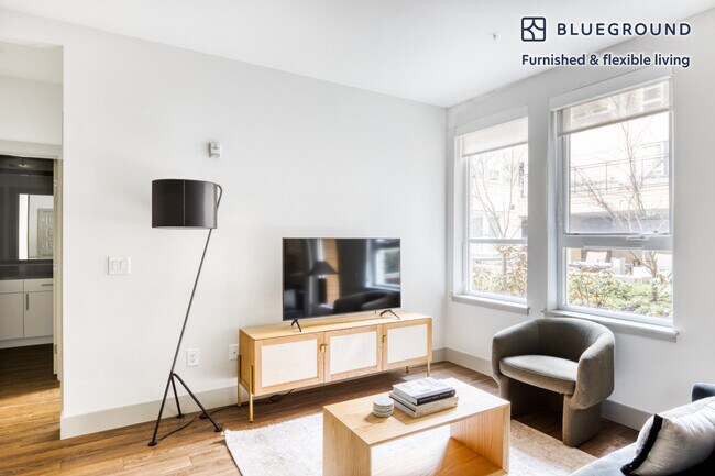 Foto del edificio - 65 107th Ave SE