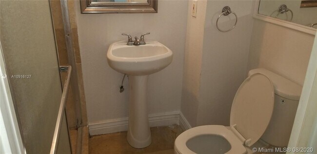 Building Photo - 14840 Naranja Lakes Blvd