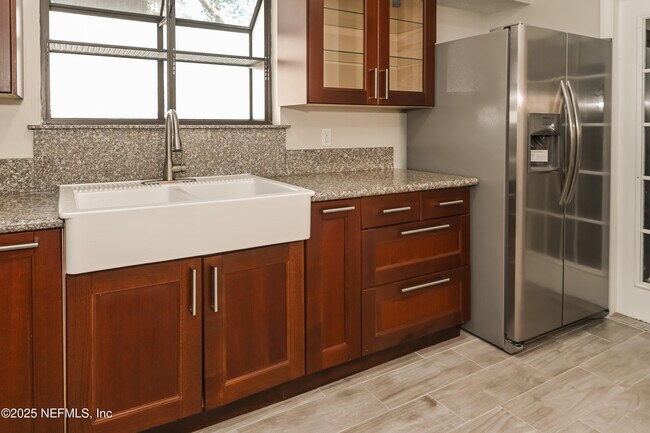Foto del edificio - 7215 Mimosa Grove Pl