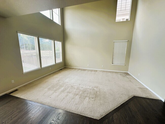 Foto del edificio - Beautiful 3 Bedroom Home (Available Immedi...