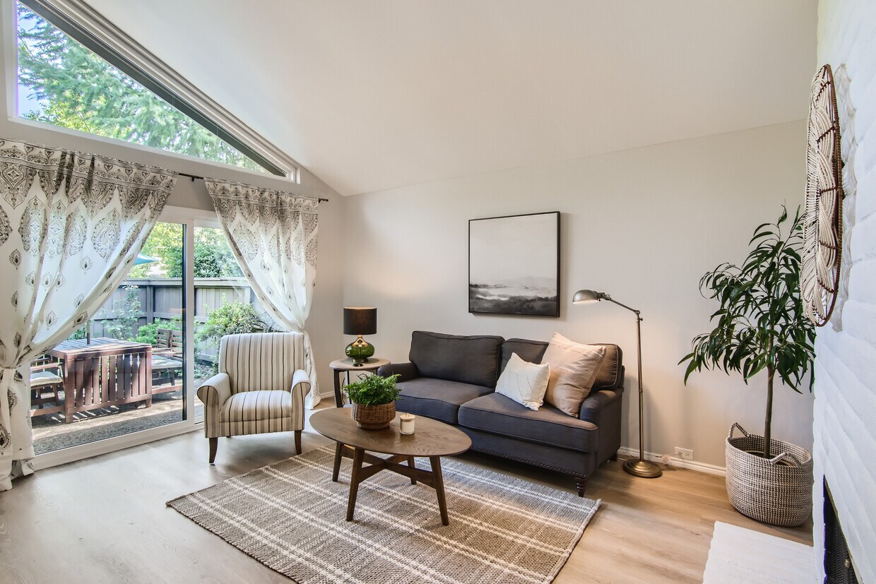 Living Room - 265 Munroe St