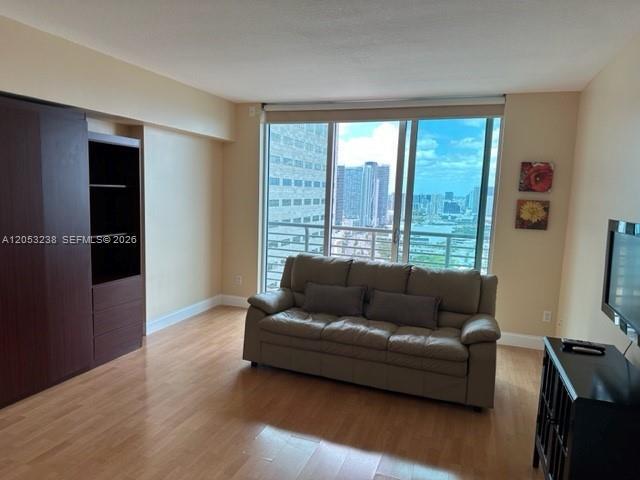 Foto del edificio - 325 S Biscayne Blvd