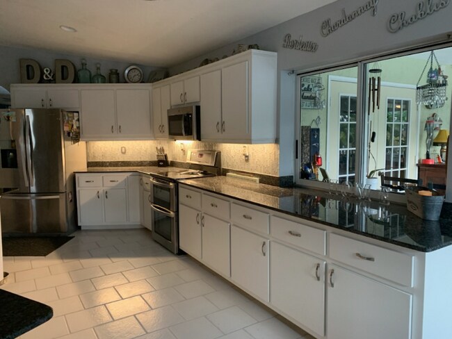 Foto del edificio - 704 SW 11th Pl