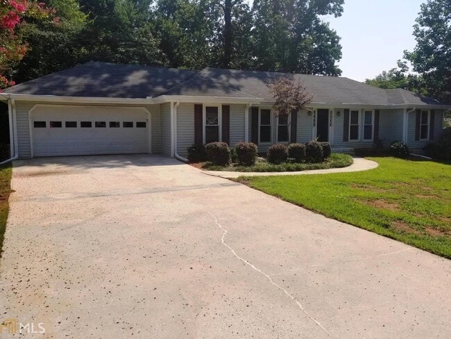 Building Photo - 556 Midland Park Dr SW