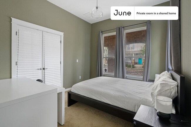 Foto del edificio - Room in Shared 5 bed/2.5 bath home