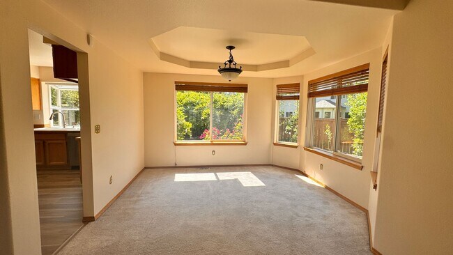 Building Photo - 4 Bedroom 2.5 Bath Home in Renton
