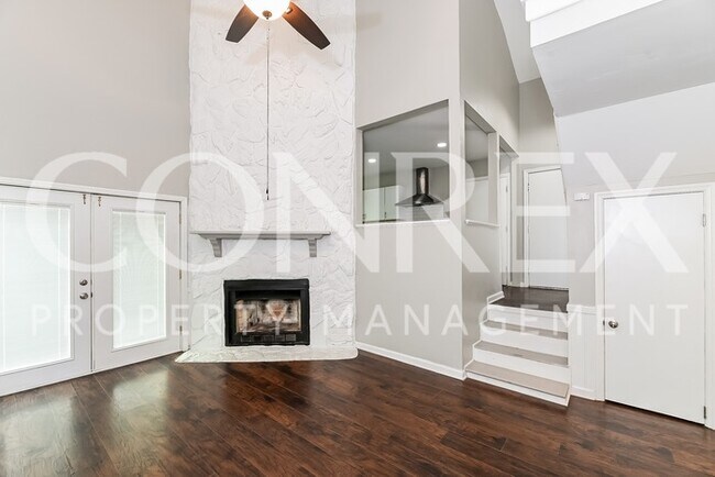 Building Photo - Beautiful Three Bedroom w/ Two Car Garage