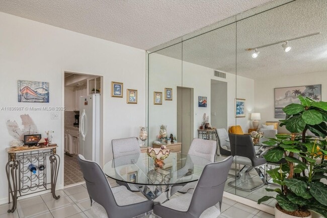 Building Photo - 4925 Collins Ave