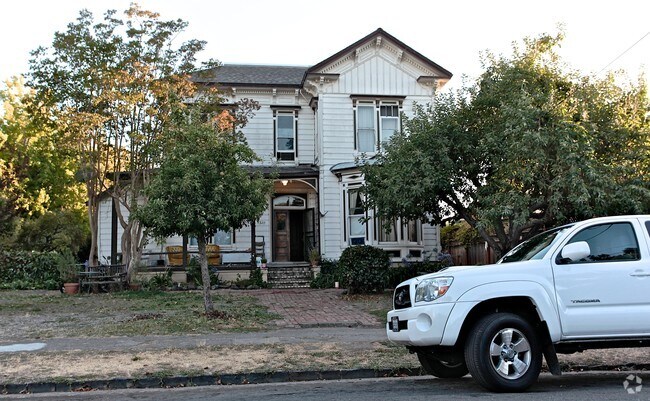 Foto del edificio - 320 4th St