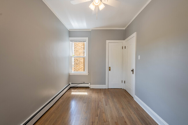 Foto del edificio - 7041 W Addison St