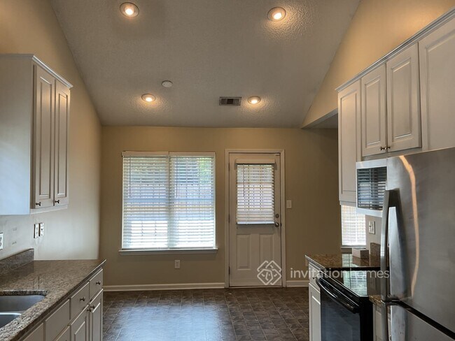 Building Photo - 4890 Larkspur Ln