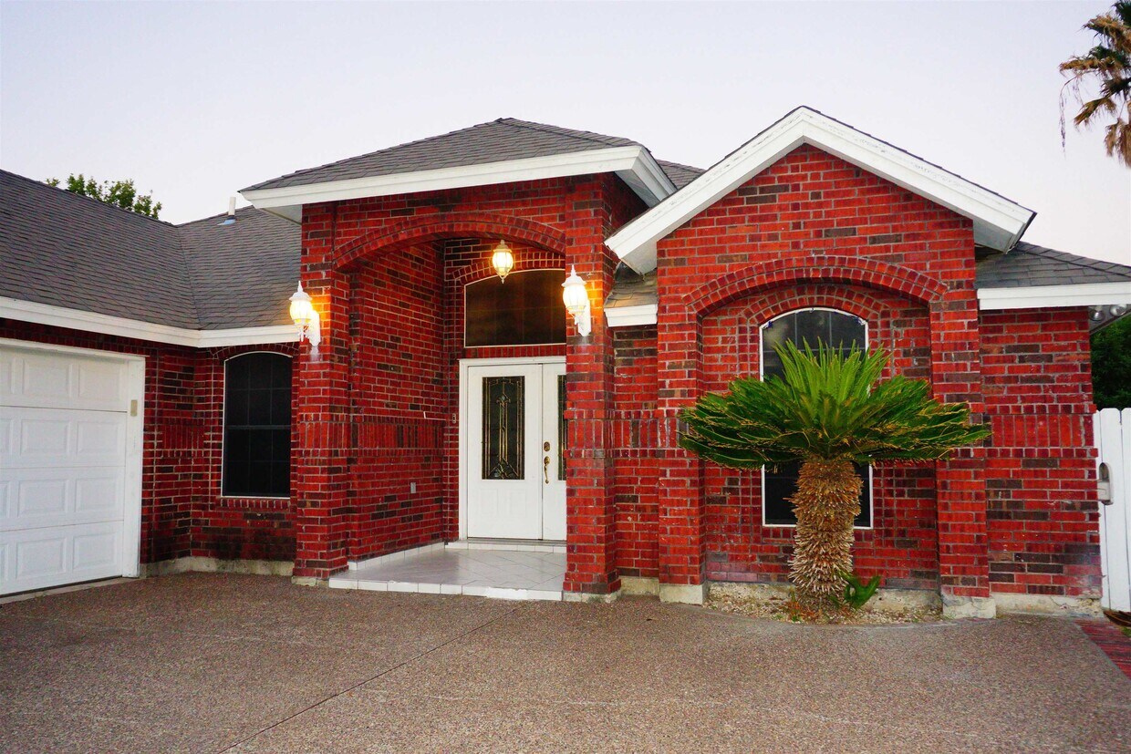 Foto principal - 8991 Snow Falls Dr