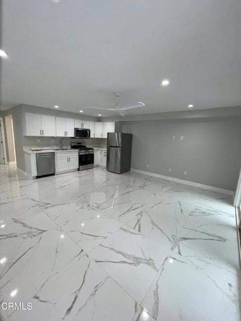 Foto del edificio - 2665 E Harbor Blvd