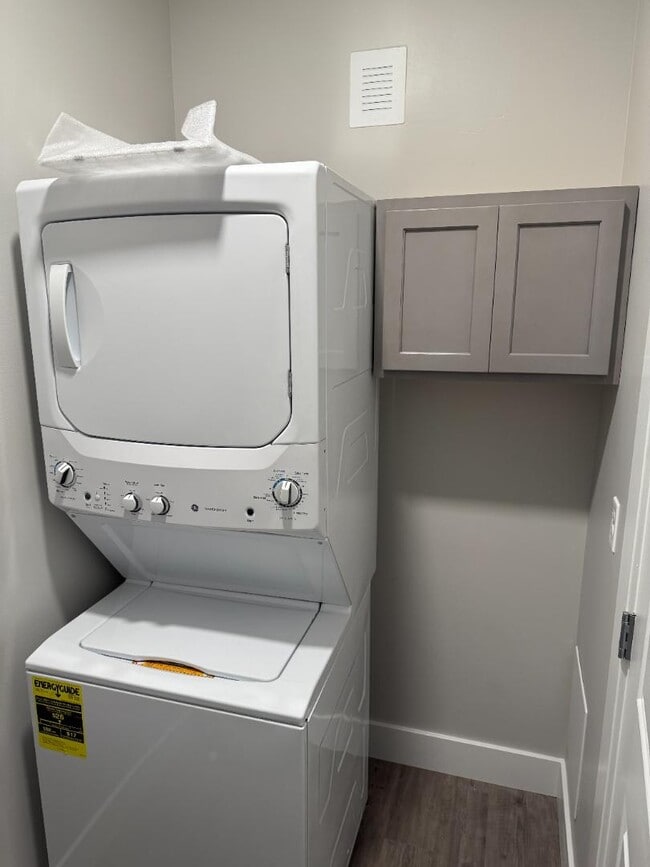 Building Photo - 222 E King St