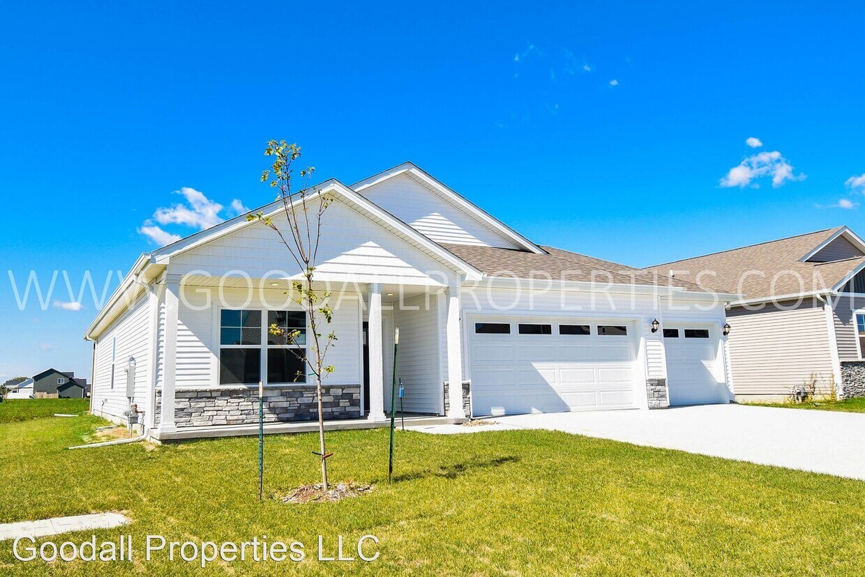 4 br, 2 bath House 5422 145th St House Rental in Urbandale, IA