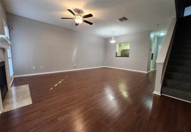 Foto del edificio - 6000 Reims Rd