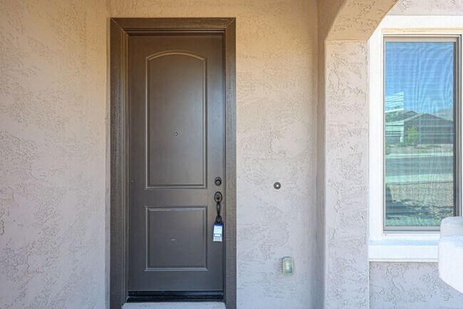 Foto del edificio - Home in Litchfield Park at Canyon Views! 2...