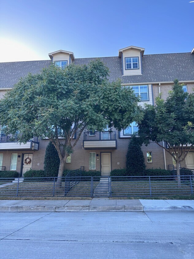 Foto principal - 5820 Bryan Pkwy