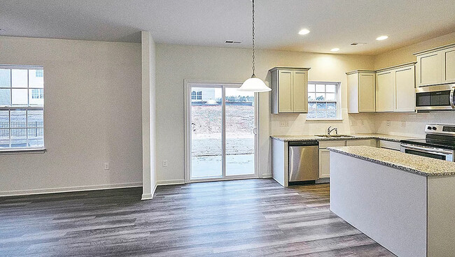 Building Photo - Room in House on N Great White Way