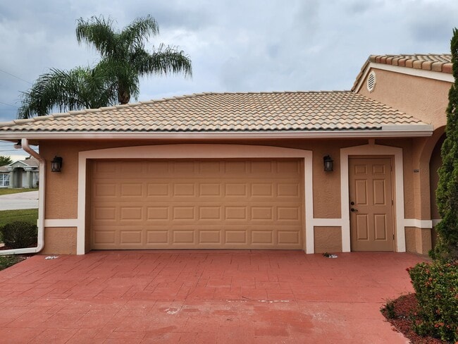 Building Photo - 6031 NW Flair Ct
