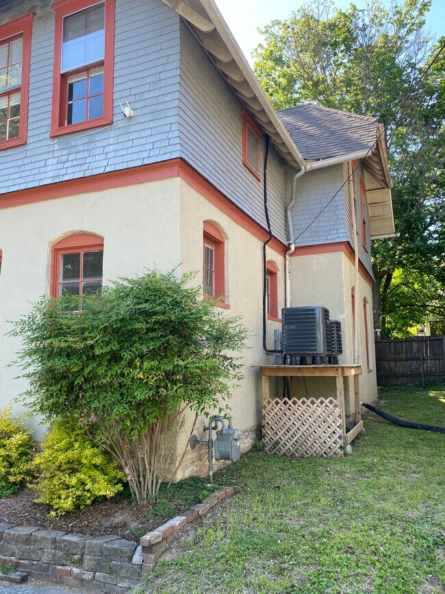 Foto del edificio - 102 Watson Ct