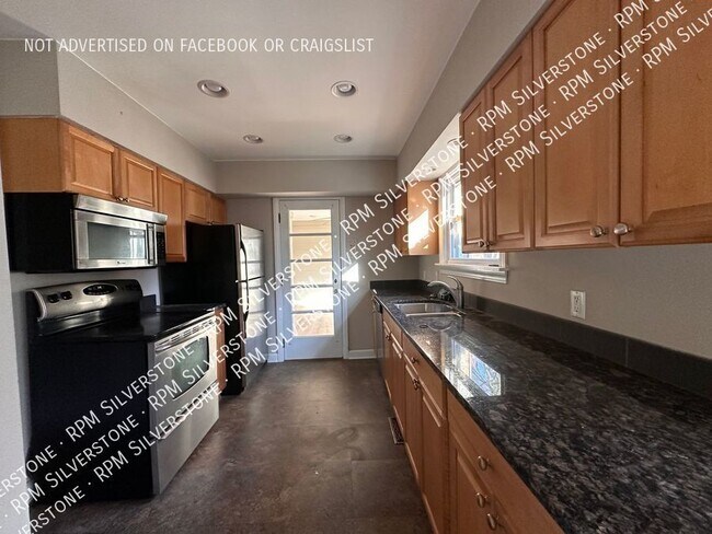 Foto del edificio - 2362 Sanders Pl