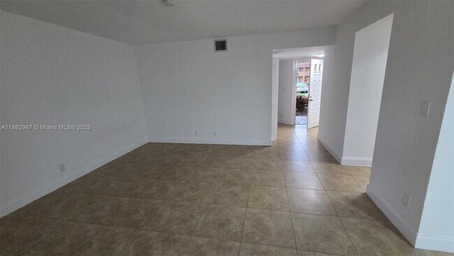 Building Photo - 917 Coral Club Dr