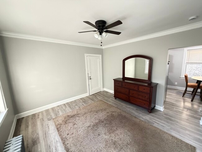 Foto del edificio - 5842 W Barry Ave