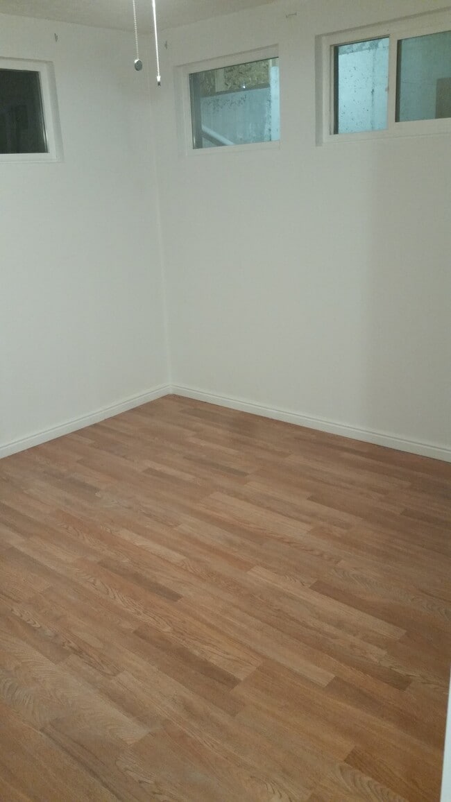 Bedroom - 992 S 500 W, Downstairs B