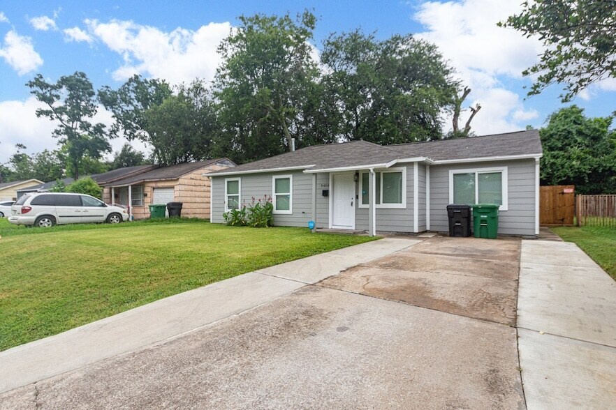 Photo - 9406 Chesterfield Dr