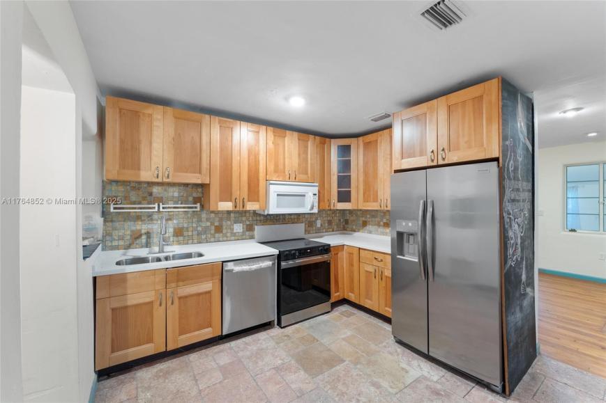 Primary Photo - 3 bedroom in Miami FL 33127